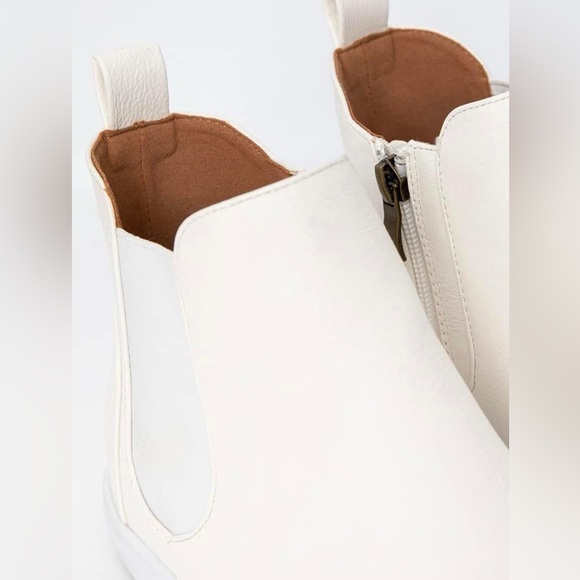 Beast Fashion
Feeling Edgy High Top Sneakers - Picture 4 of 4